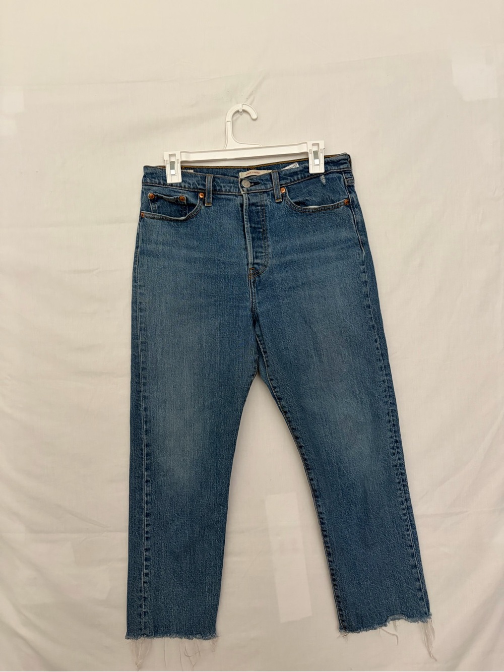 Levis Premium Womens 29 Wedgie Straight Medium Wash Raw Hem Jeans 29x26(A988)
